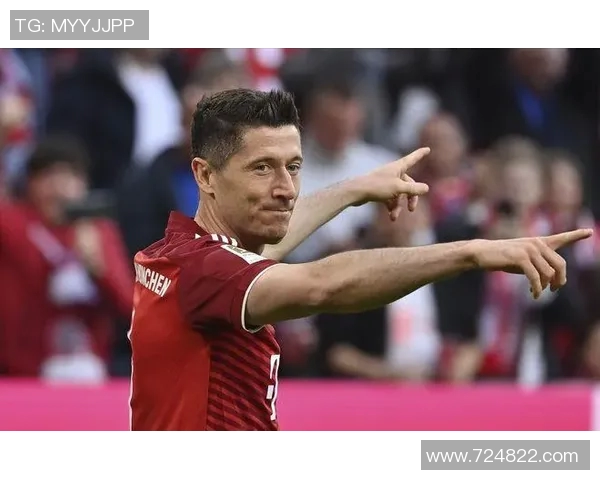 莱万状态火热欧冠赛场10场打入12球领跑射手榜争金靴在望