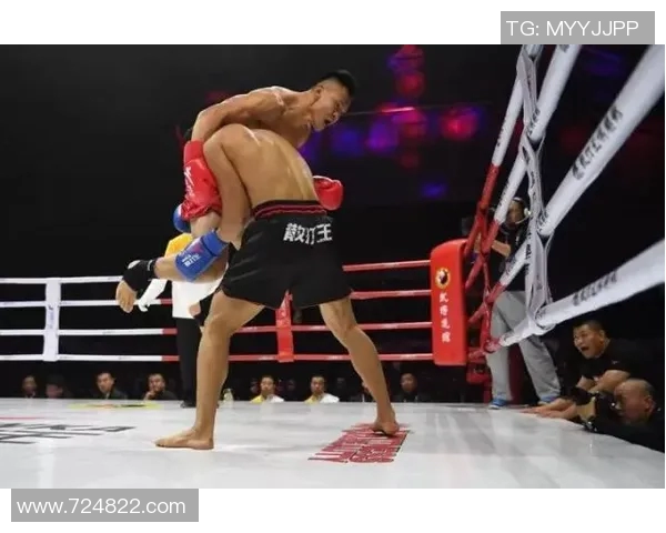 王文忠散打挑战欧洲高手展现中国武术风采与实力对决 王文忠散打挑战欧洲高手展现中国武术风采与实力对决