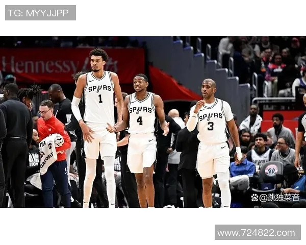 马刺与步行者激战正酣NBA赛场精彩对决引发球迷热议 马刺与步行者激战正酣NBA赛场精彩对决引发球迷热议