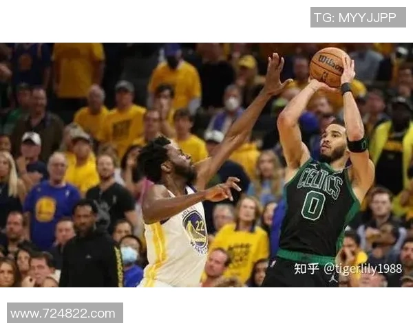 2020年NBA常规赛雄鹿队客场挑战勇士队的精彩对决回顾